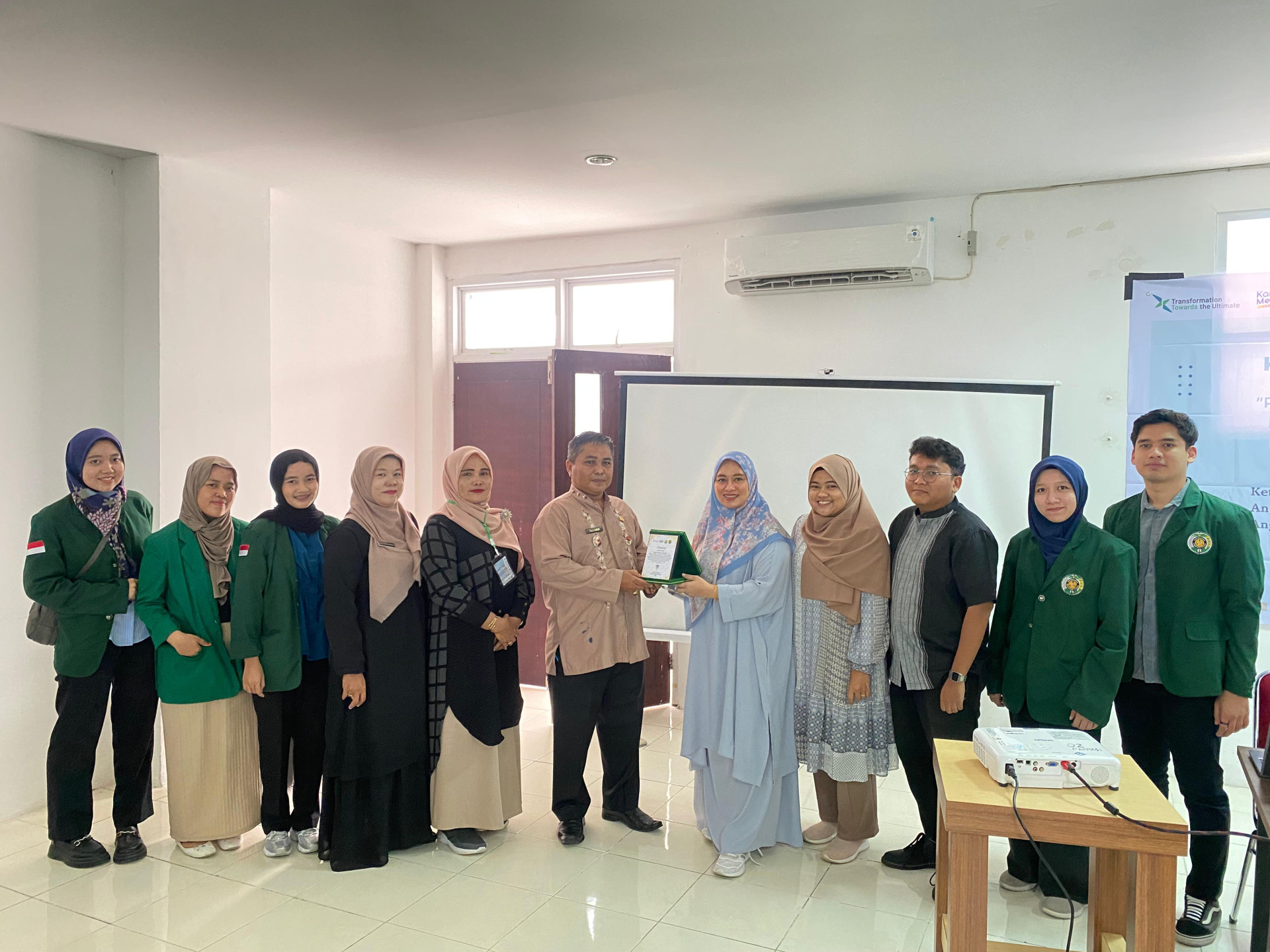 USU-Unand National Collaboration Service: Introducing Diabetic's Foot Lotion to the Community